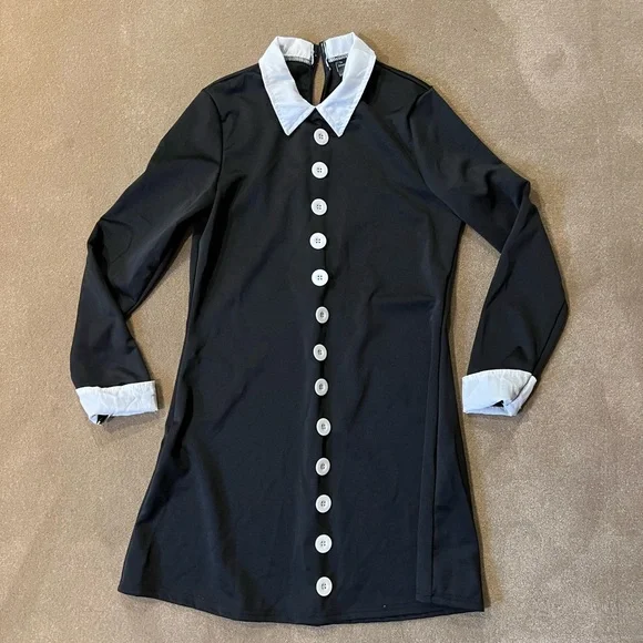 Wednesday Addams costume and accessories - Picture 2 of 2